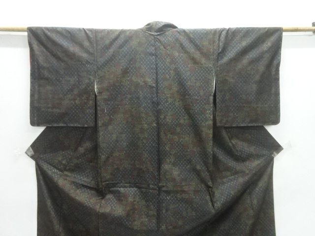  草花模様織り出し本場泥大島紬着物